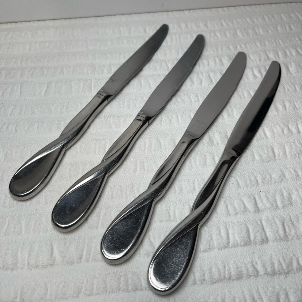 Oneida Aquarius Stainless Lot of 4 Dinner Knives